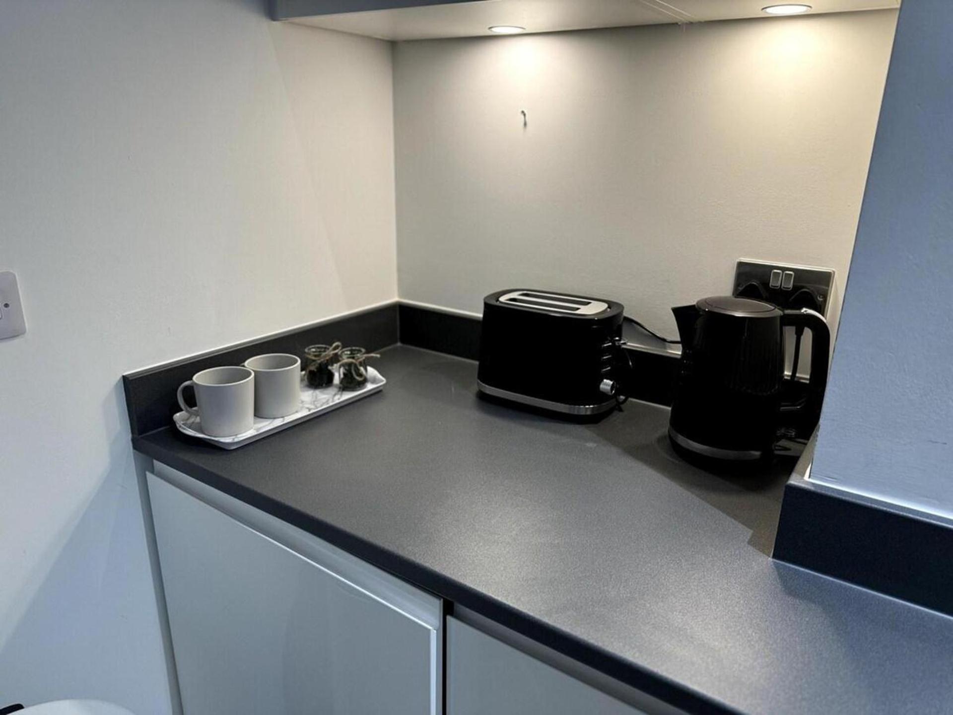 Cozy Bracknell Apartment With Modern Amenities Екстериор снимка