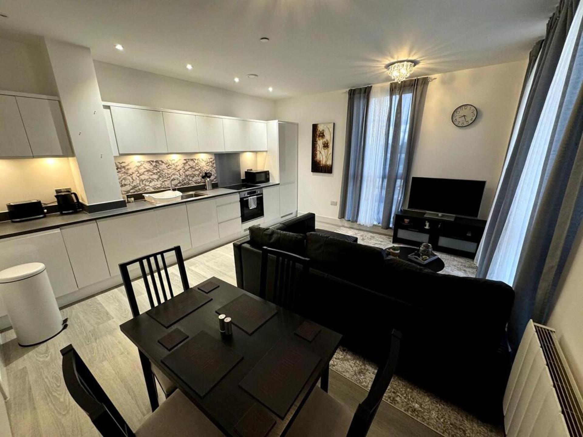 Cozy Bracknell Apartment With Modern Amenities Екстериор снимка