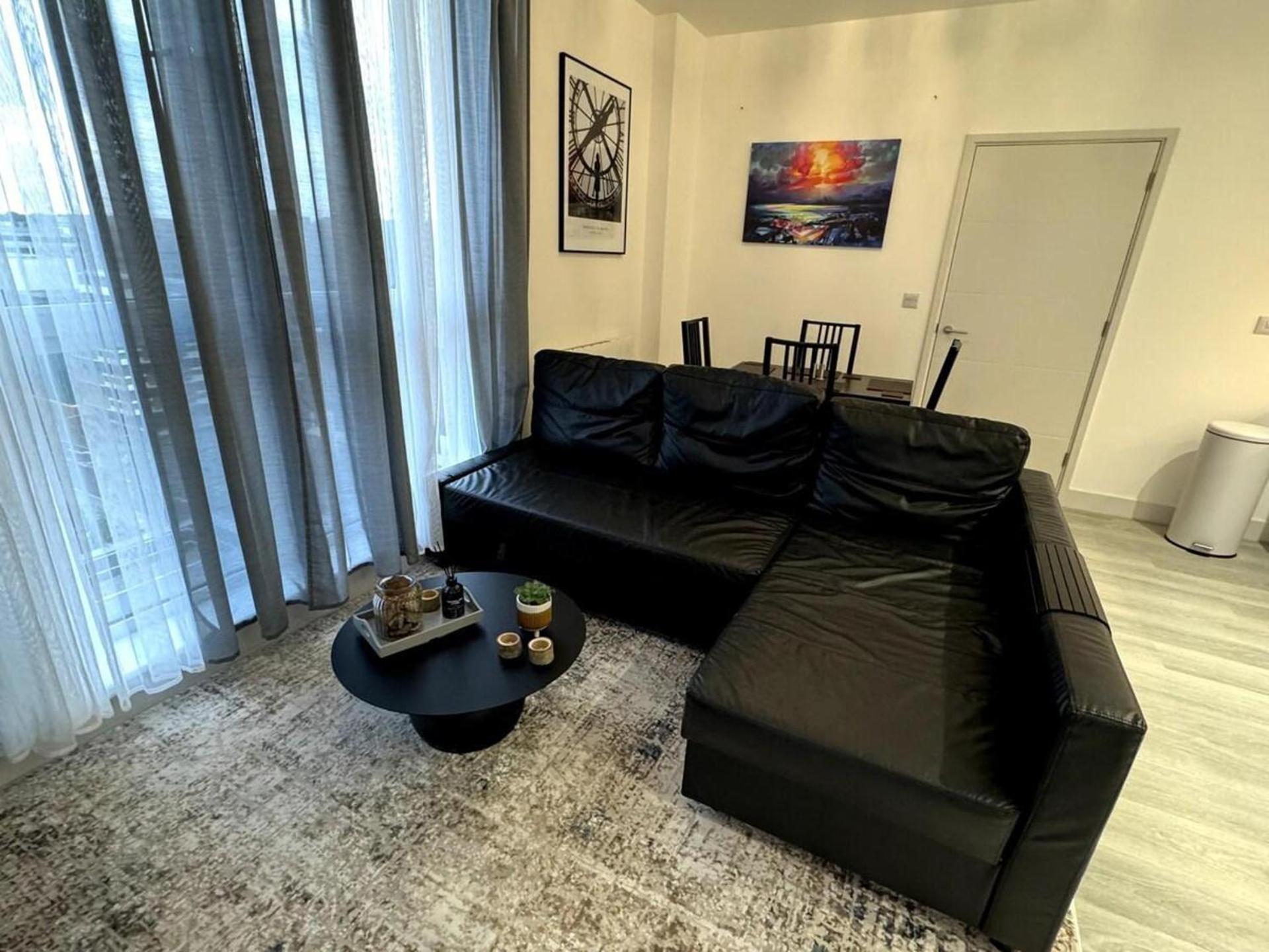 Cozy Bracknell Apartment With Modern Amenities Екстериор снимка